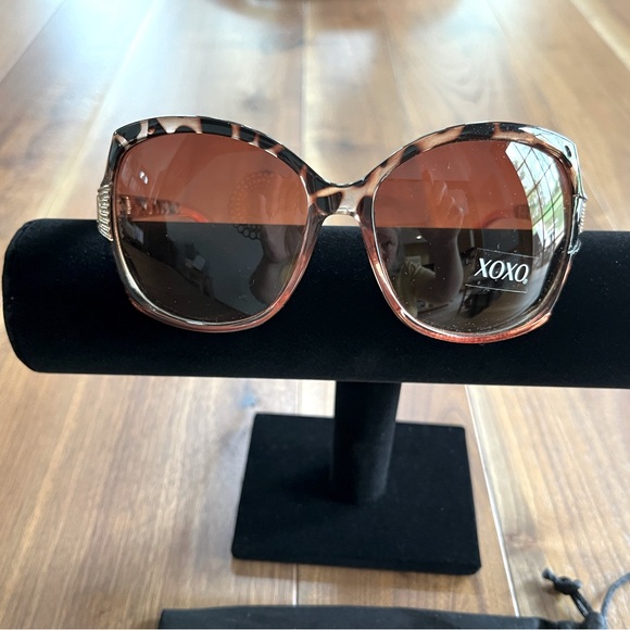 XOXO Sunglasses - Picture 2 of 9